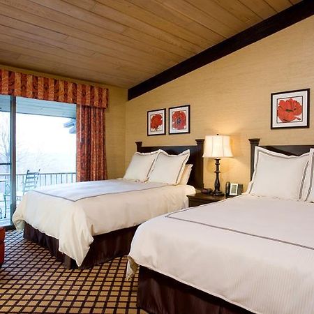 Summit Village Bellaire Bilik gambar