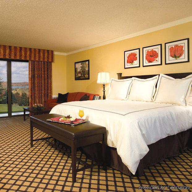 Summit Village Bellaire Bilik gambar