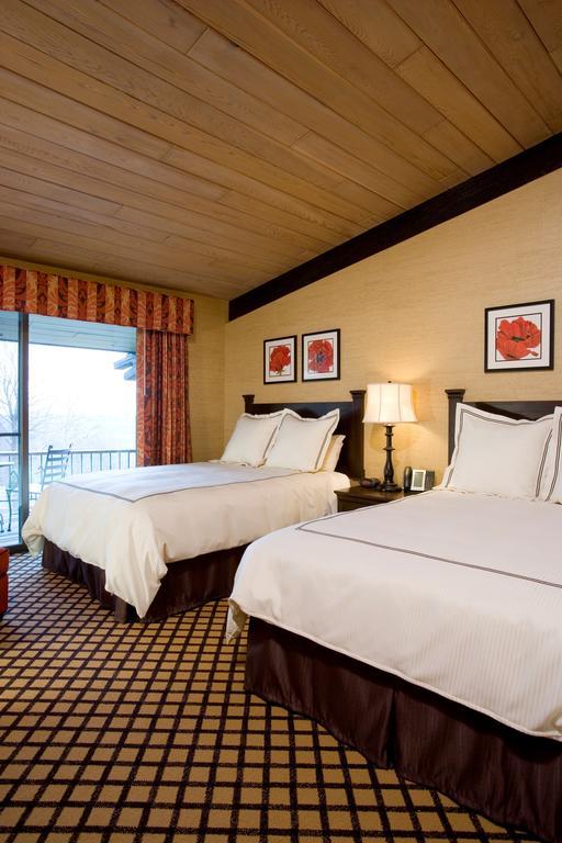 Summit Village Bellaire Bilik gambar